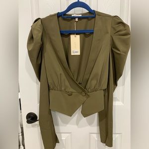 Top.  a.Peach. Size M. Olive